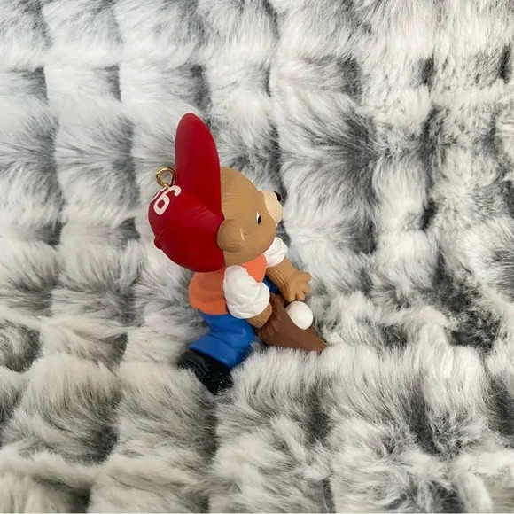 Hallmark Keepsake Ornament Surprise Catch Baseball Bear Christmas 1998 - Picture 3 of 13